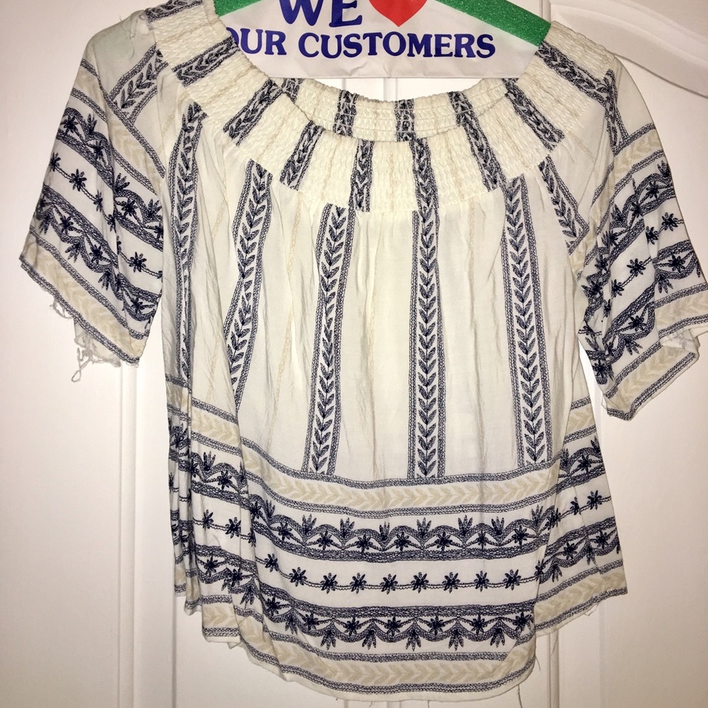 Off the shoulder, crop top
